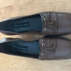 Etienne Aigner Tan Leather Tassel Loafers. Ladies